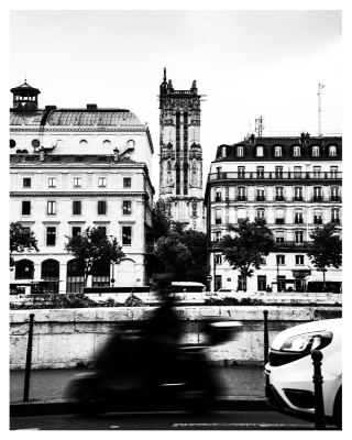 Blurred scooter - Paris by Corentin GMT.